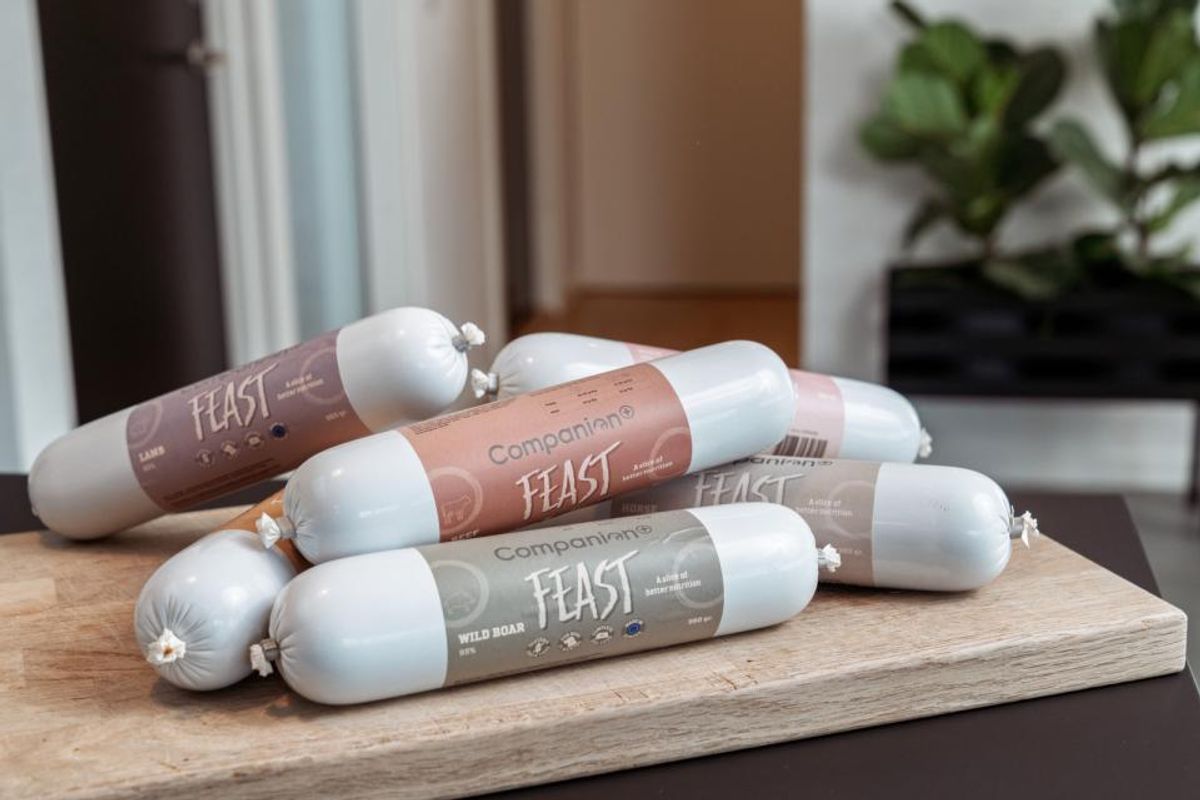 Companion+ FEAST Biff 350g | Saftig Hundefôrpølse